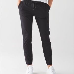 Lululemon Jet Crop in Black